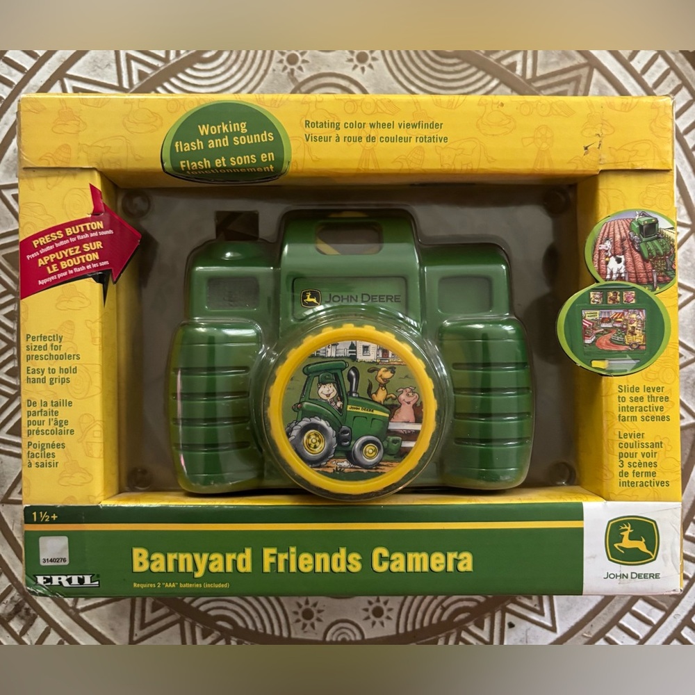 John Deere Green Barnyard Friends Camera New in Box Lights and Sounds